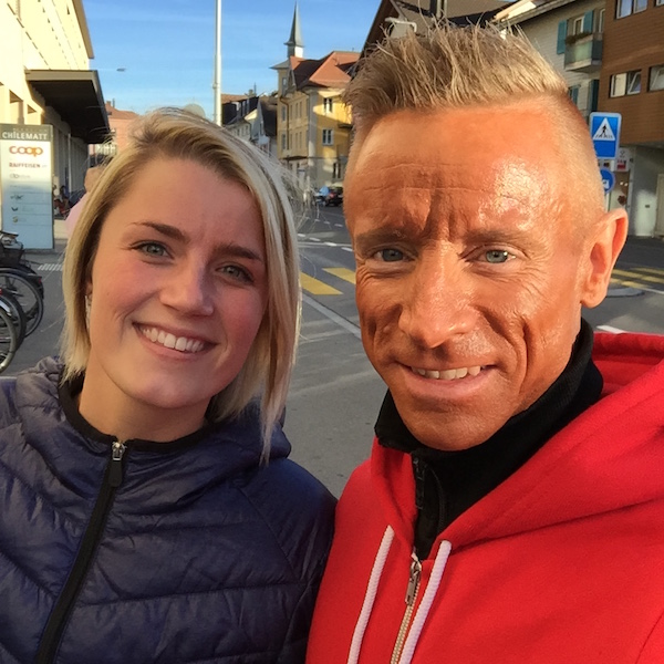 Kommende Bodyfitness atlet Christin Thaysen og undertegnede på gaden i den skønne by Unterägeri, Schweiz.